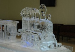 ledovaya-skulptura-parovoz